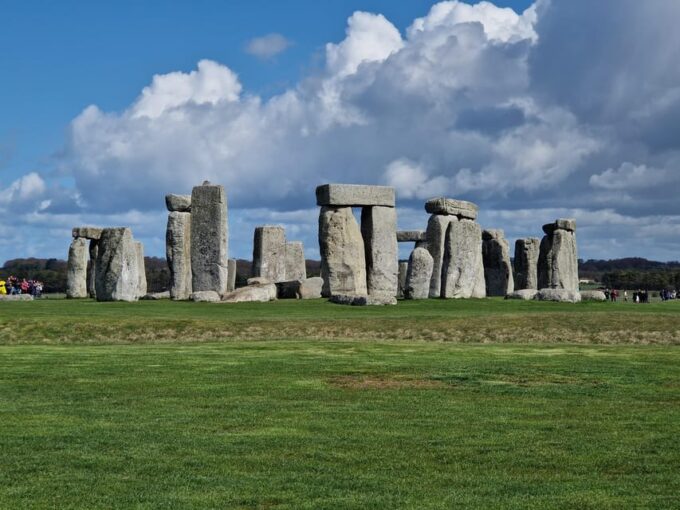 1/2 Day Tour to Stonehenge - Visitor Centre and Site Entrance