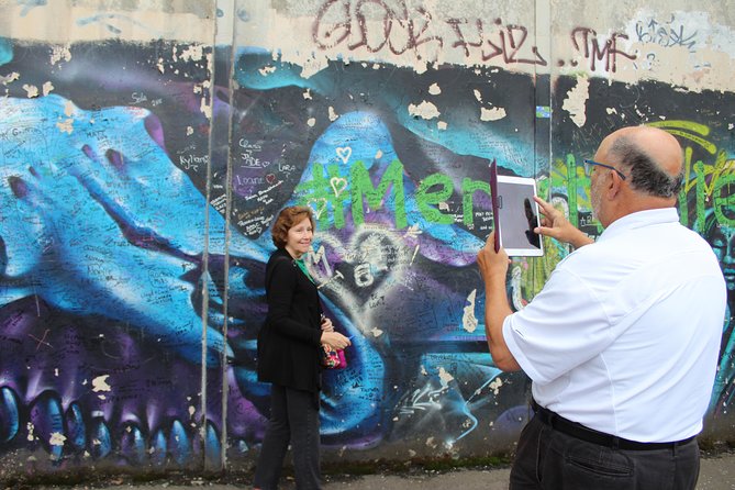 1.5 Hours Belfast Black Cab and Murals Tour - Cancellation Policy