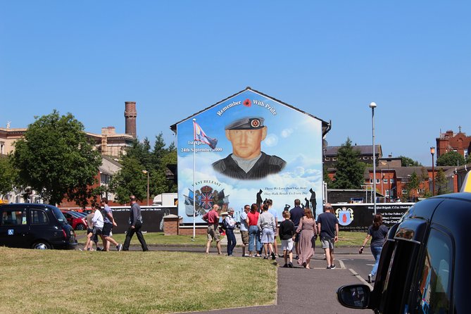 1.5 Hours Belfast Black Cab and Murals Tour - The Significance of the Peace Wall