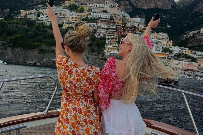 1.5 Hrs Shared Sunset Trip With Drinks and Snacks Frm Positano - Life Jackets and Snorkeling Gear