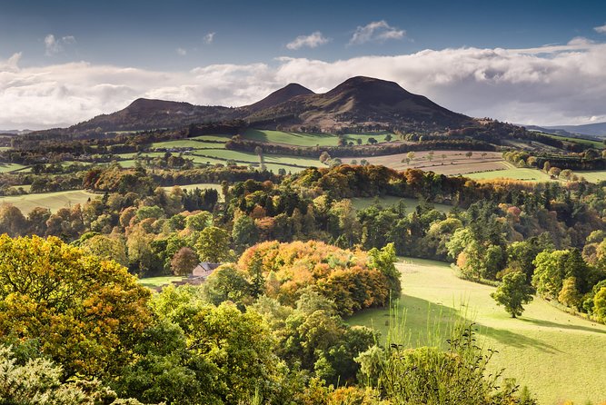 1 Day Alnwick Castle, Holy Island & Scottish Borders - Alnwick Castle Discovery