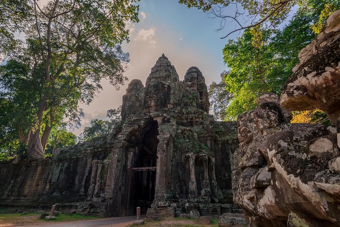 1-Day Amazing Angkor Wat Tour With Sunrise & All Interesting Major Temples - Exploring Angkor Wat