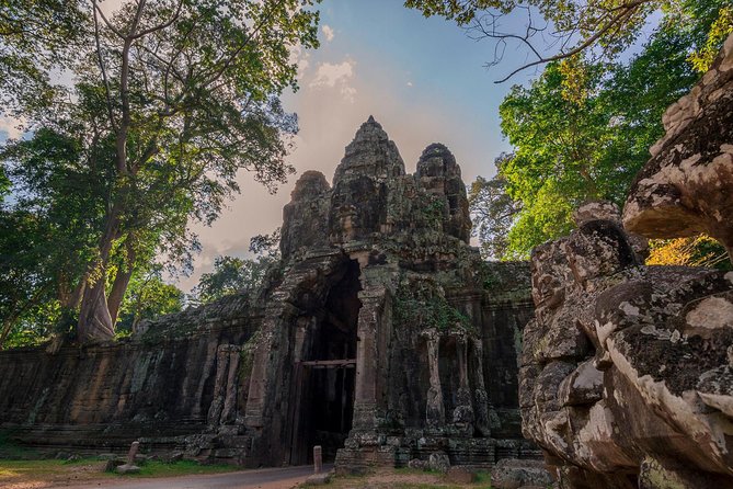 1-Day Amazing Angkor Wat Tour With Sunset & All Interesting Major Temples - Bottled Water & Towels