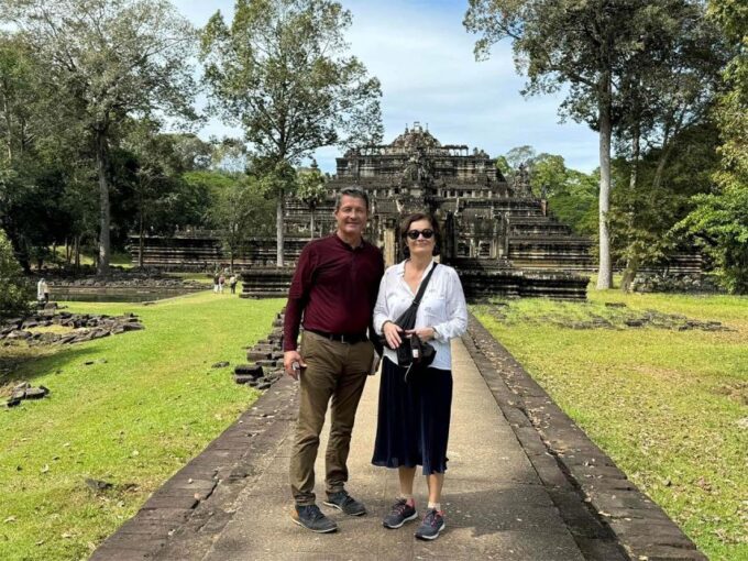 1 Day Angkor Wat Tour With Tour Guide - Transportation and Accommodation