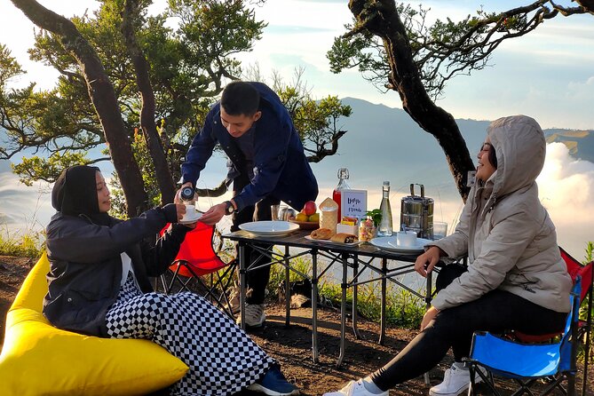 1 Day - Bromo Sunrise Romantic Breakfast // 00.30 - 13.00 - Pickup and Availability