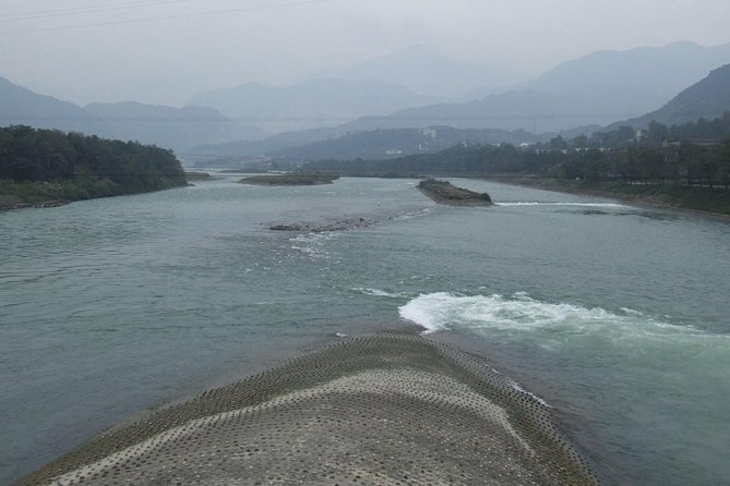 1-Day Chengdu Private Tour: Dujiangyan Ancient River Irrigation and Temple Site - Highlights of the Tour