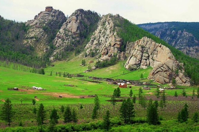 1 Day Coach Tour of Genghis Khan Statue Complex and Terelj National Park Including Lunch - Highlights of Genghis Khan Statue Complex