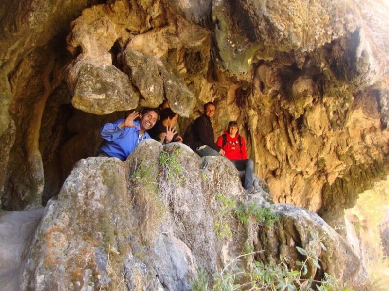 1 Day Excursion to Maragua Crater and Dinosaur Tracks - Inclusions
