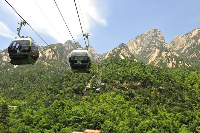 1 Day Guided Adventure of Mt. Huangshan/ the Yellow Mountain - Exploring the Stunning Landscapes