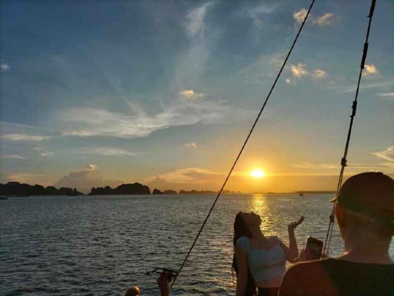1-Day Halong Bay Cruise/Bus/Lunch/Entrance Fees - Cave Exploration