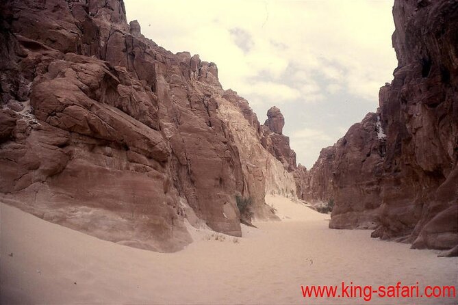 1-Day Jeep Excursion From Dahab to Small Colored Canyon - Marveling at Colored Rocks