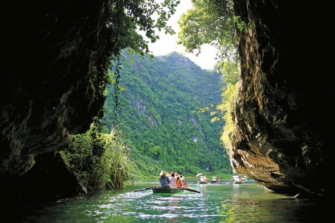 1 Day Luxury Tour in Bai Dinh, Trang An and Mua Cave - Mua Cave and Dragon Peak