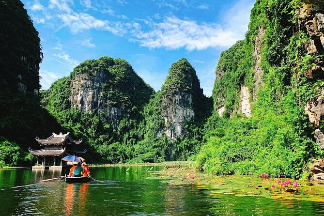 1 Day Luxury Tour to Ninh Binh: Bai Dinh and Trang an With Lunch - Exploring Bai Dinh Pagoda