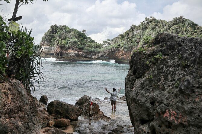 1 Day - Malang Beaches and Island Hopping // 06:30 - 17:30 - An Overview of the Tour Experience