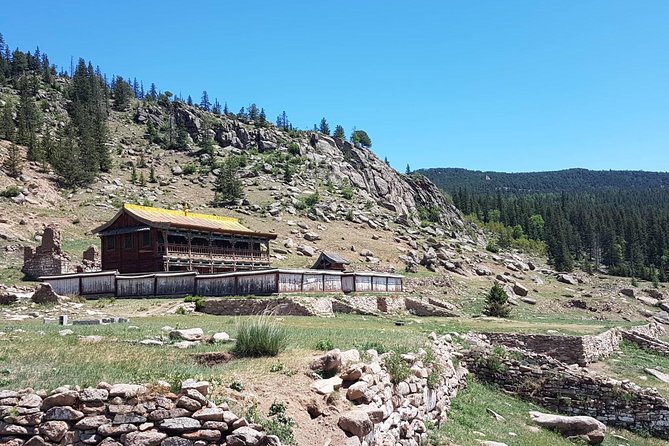 1 Day Manzushir Monastery & Hiking to Tsetsee Gun (Bogd Khan Summit) - Group Size and Operator