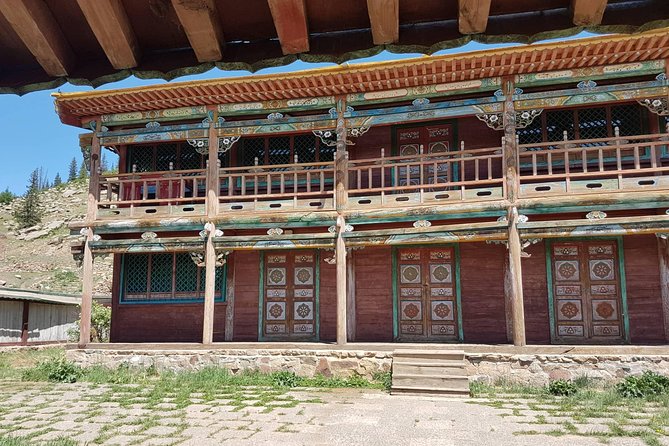 1 Day Manzushir Monastery & Hiking to Tsetsee Gun (Bogd Khan Summit) - Fitness Requirements