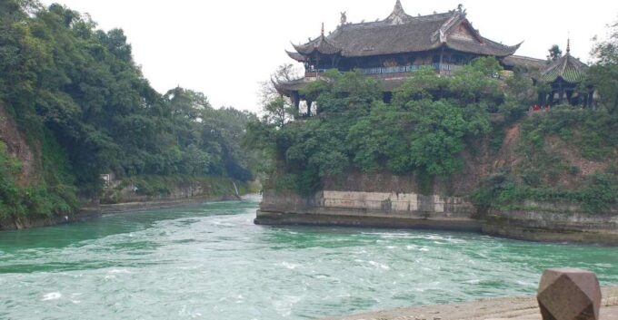1-Day Mount Qingcheng and Dujiangyan Irrigation System Tour - Minimum Group Size