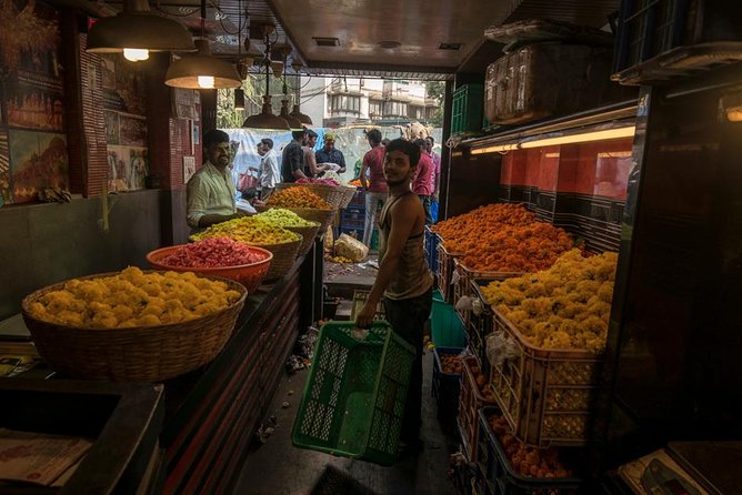 1 Day Mumbai Must-Sees: Main Highlights, Dharavi Slum & Lunch - Meeting the Dabbawalas