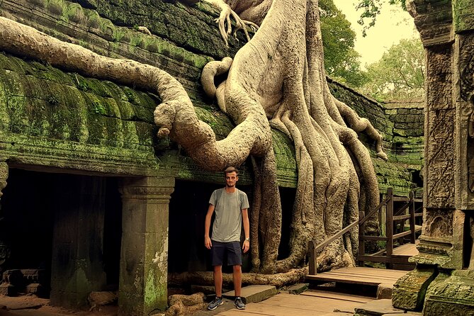 1 Day Private Tour to All Angkor Main Temples and Bakheng Sunset - Meeting and Pickup
