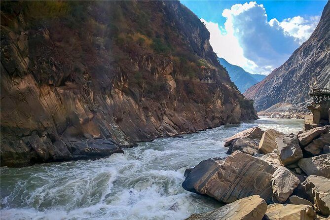 1 Day Tiger Leaping Gorge Hiking Tour from Lijiang - The Itinerary in Detail