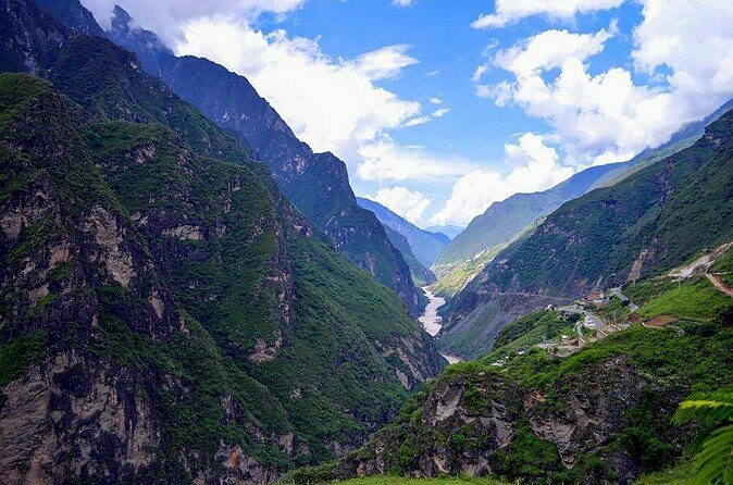 1 Day Tiger Leaping Gorge Hiking Tour from Lijiang - Practical Tips for Travelers