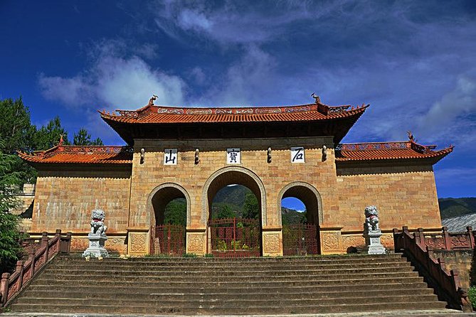 1 Day Tour in Shaxi Old Town and Shibaoshan Mountain From Lijiang - Tour Xingjiao Temple