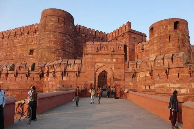 1-Day Trip to The Taj Mahal and Agra from Pune with Both side Commercial Flights - What Makes This Tour Stand Out?