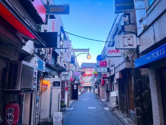 1 Day Walking Tour in Shinjuku and Shibuya: The Best of Both - Meeting Point and Getting There