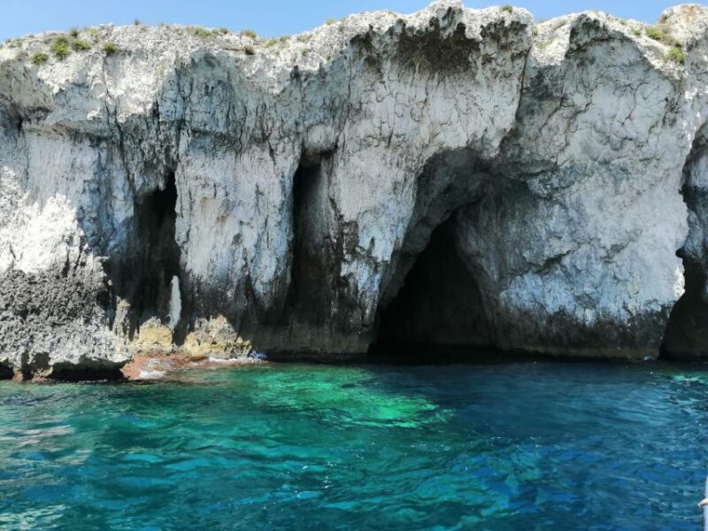 1-Hour Boat Tour With Visit to Sea Caves and Ortigia Island - Natural Wonders of Ortigia Island