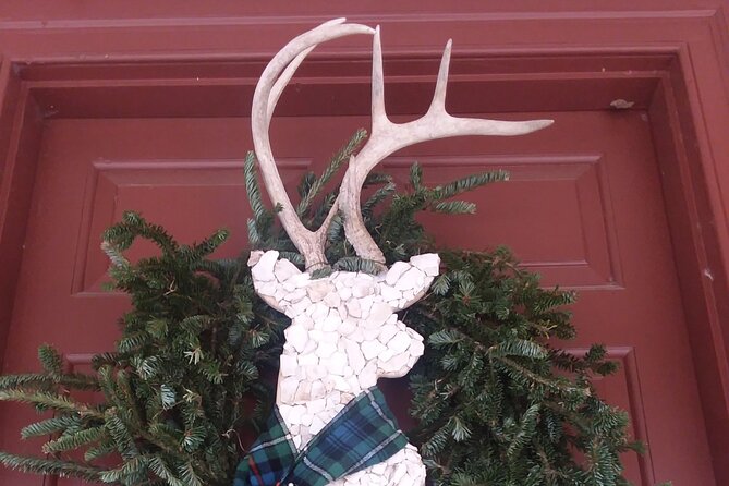 1 Hour Christmastide Walking Tour in Virginia Past and Present - Discovering Unique Seasonal Decorations