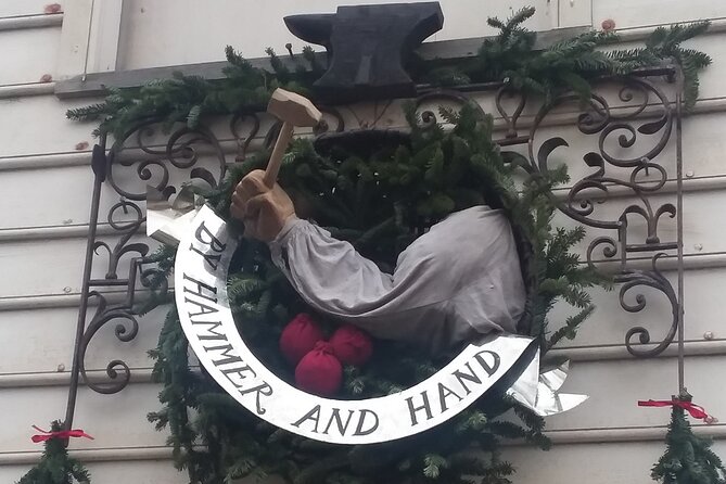 1 Hour Christmastide Walking Tour in Virginia Past and Present - Tips for Recreating Historic Decorations