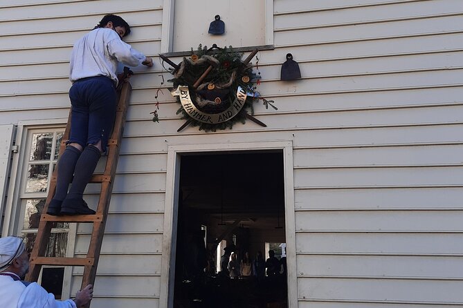 1 Hour Christmastide Walking Tour in Virginia Past and Present - Accessibility and Transportation Options