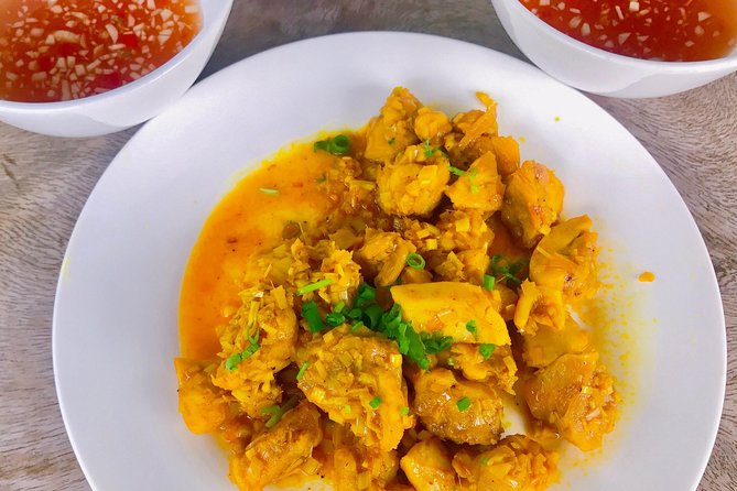 1-Hour Cyclo Trip Combined Vietnamese Family Meal - Itinerary Details