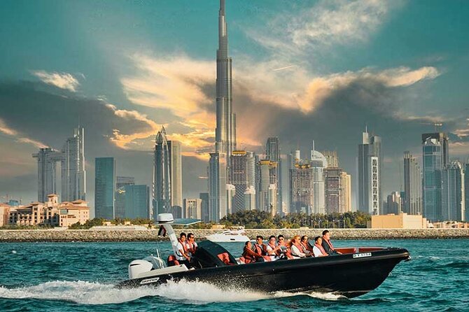 1-Hour Dubai Tour by Black Boat - Tour Guides Expertise