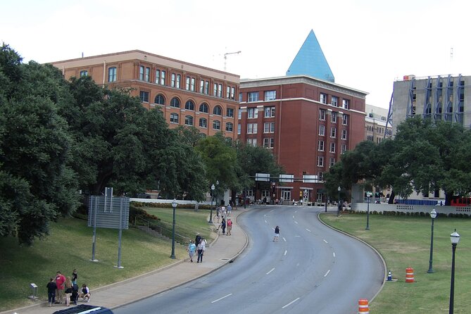 1-Hour JFK Assassination Walking Tour - Insights Into the Assassination and Oswald