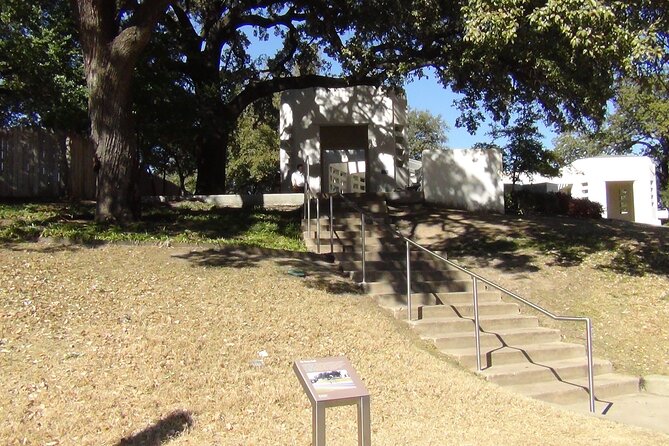 1-Hour JFK Assassination Walking Tour - Conspiracy Theories Surrounding the Event
