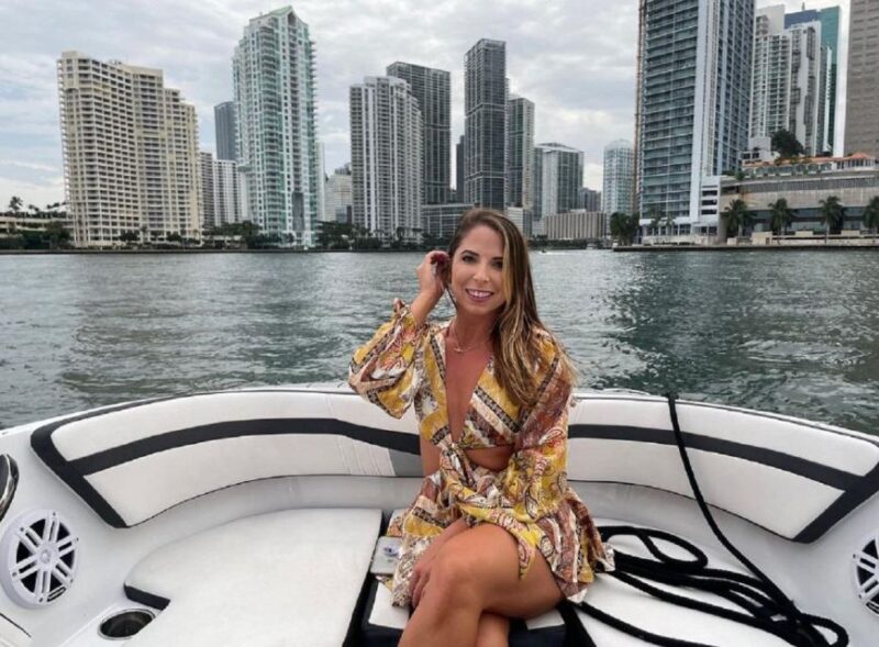 1 Hour Miami Private Boat Ride With Champagne and Captain - Tour Guide and Language