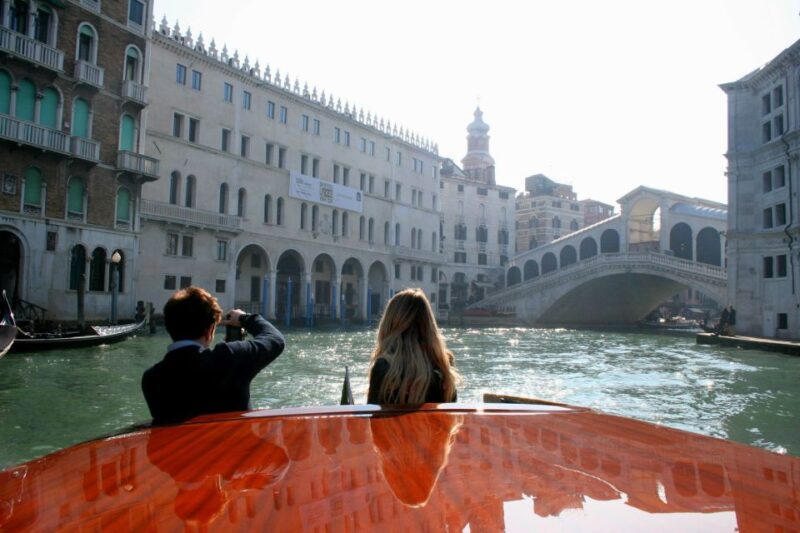 1-Hour Motor Boat Ride on Grand Canal - Inclusions