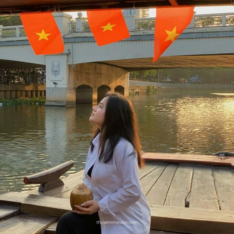1 hour Nhieu Loc boat tour experience: A historic canal - Key Points