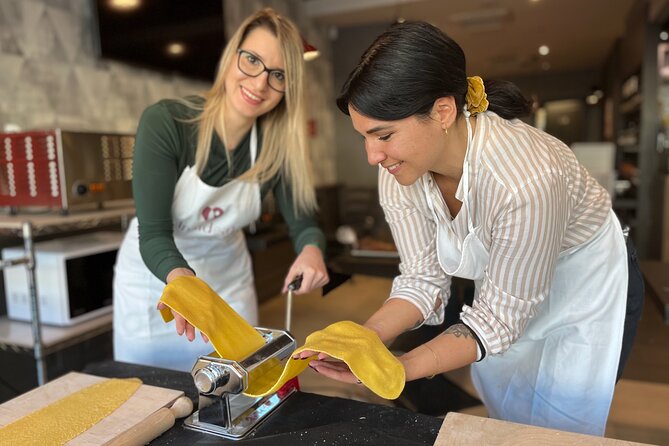1 Hour Pasta Making Class in Rome - Class Size and Accessibility