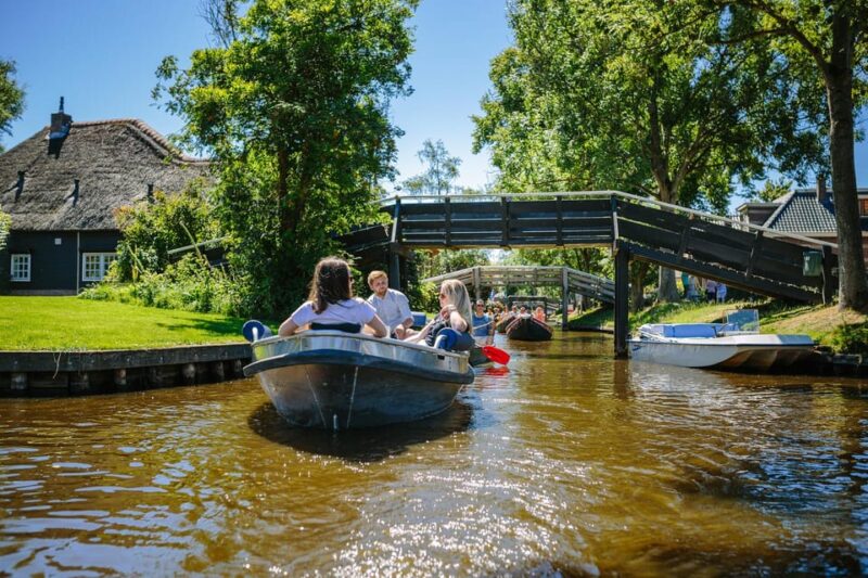 1 Hour Private Boattour With Local Captain Max 8 Persons - Included Services