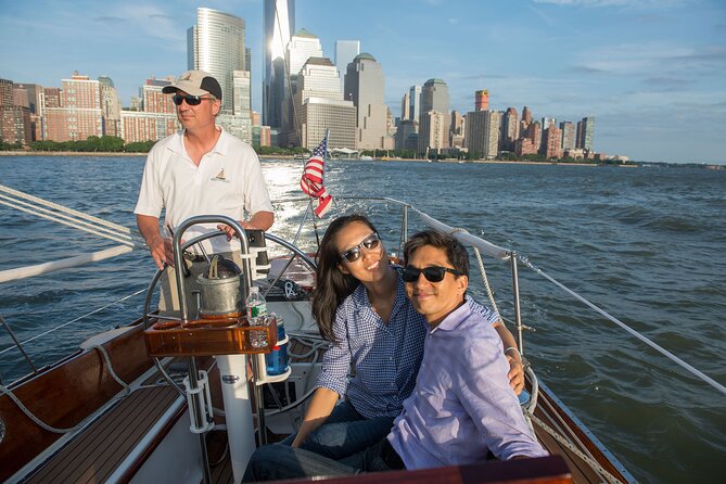 1 Hour Private Charter in New York Harbor for up to 6 People - Meeting and Pickup