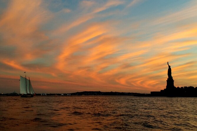 1 Hour Private Charter in New York Harbor for up to 6 People - Group Size and Privacy
