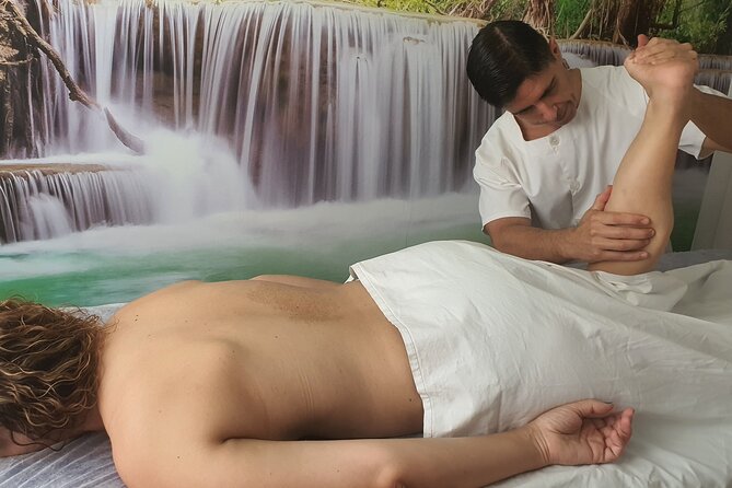 1 Hour Private Chiromassage Session in Seville - Booking and Accessibility