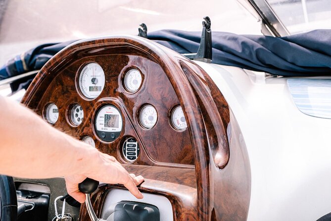 1 Hour Private Cruise on Lake Como Motoscafo Cranchi - Cuisine and Beverages