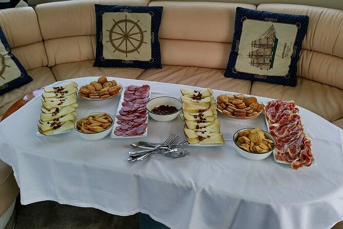 1 Hour Sail + Spanish Lunch or Dinner for 2 People in a Luxury Motor Boat - Reviews