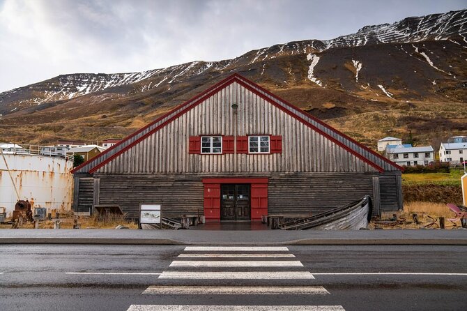 1-Hour Siglufjörður Stroll - Exploring the Main Square