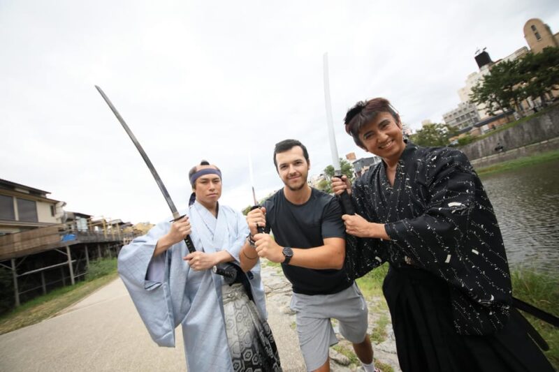 1 Hour Travel With a Samurai Photoshoot in Kyoto - Key Points