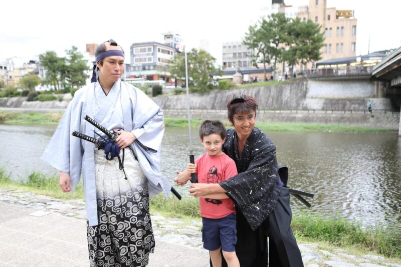 1 Hour Travel With a Samurai Photoshoot in Kyoto - Samurai Accompaniment