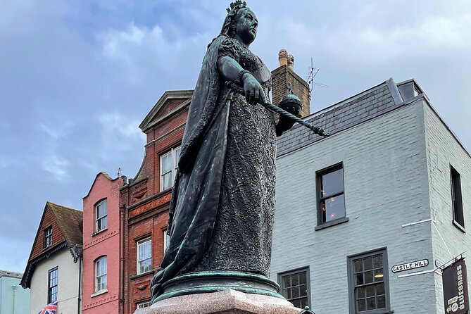 1,000 Years of Royal History From Windsor to Eton: a Self-Guided Audio Tour - The Long Walk and Crooked House